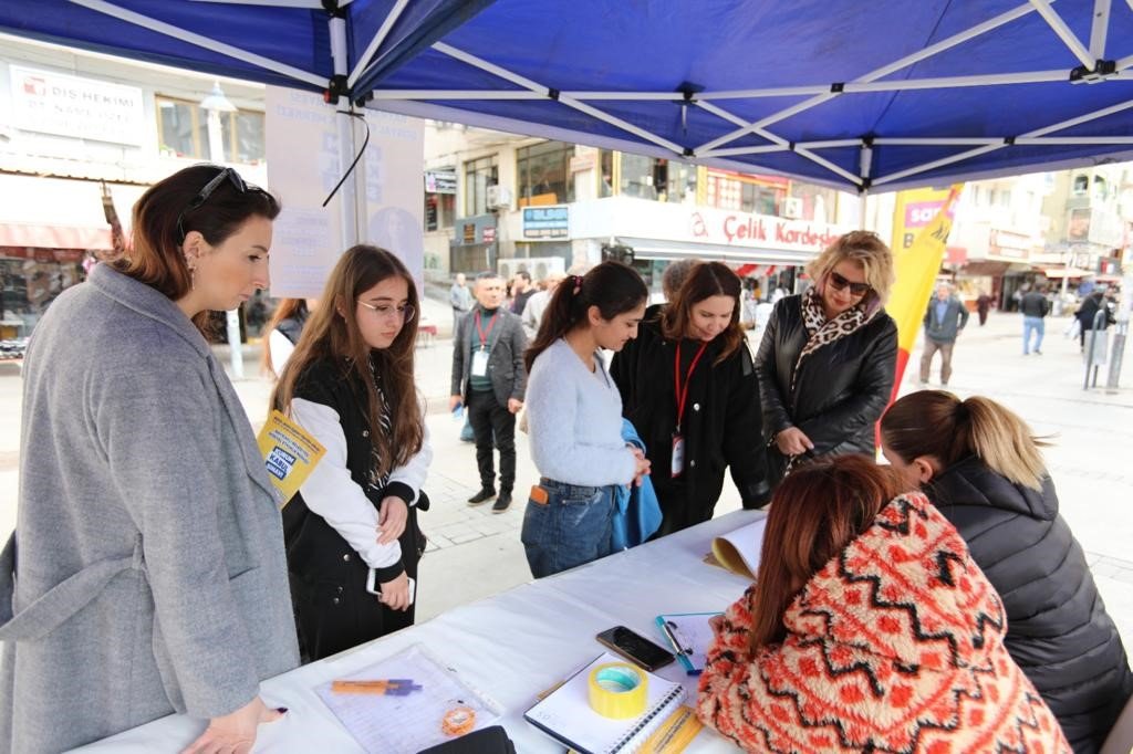 Bayraklı’nın öğrencileri “ücretsiz eğitimle” hayallerine kavuşuyor