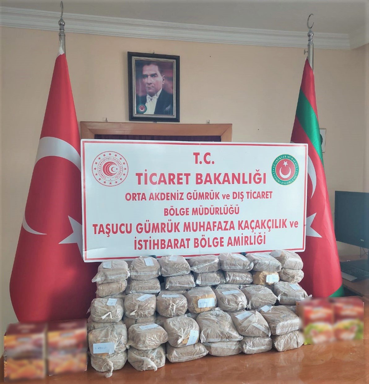 Gümrük Muhafaza ekipleri Mersin’de 35 kilogram esrar ele geçirdi