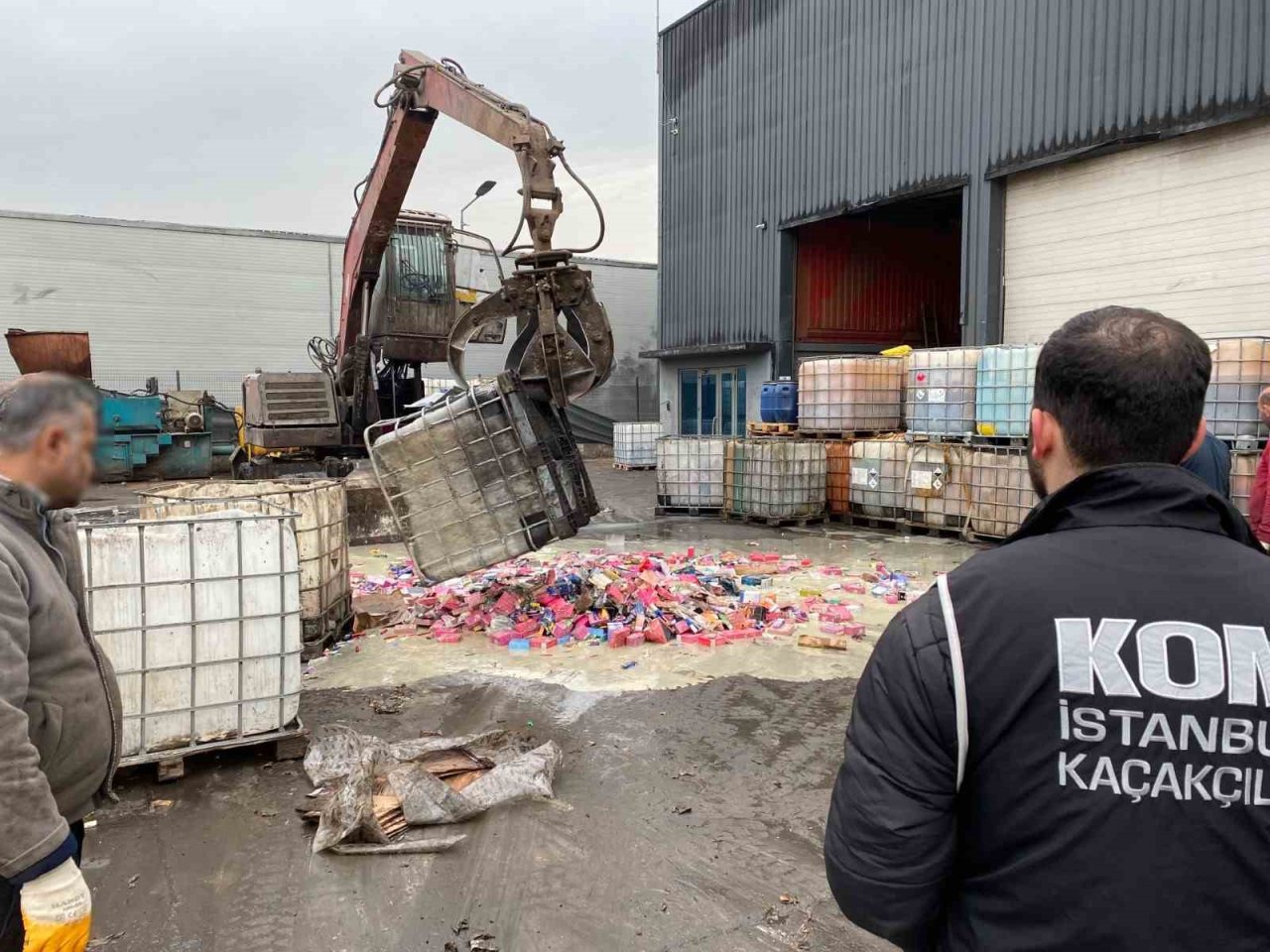 İstanbul’da ele geçirilen 110 ton kaçak tütün ve tütün mamulleri imha edildi