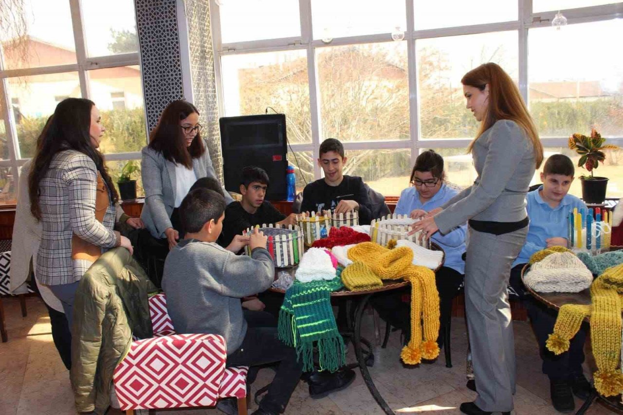 Kadınlar Gününde depremzedeler unutulmadı