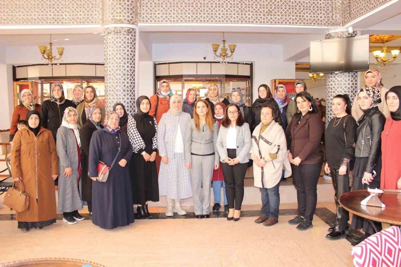 Kadınlar Gününde depremzedeler unutulmadı