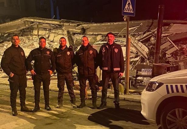 Aydın emniyeti deprem bölgesinde huzur ve güvenlik için görev yapıyor