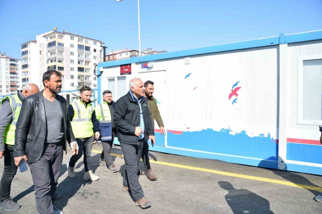 Başkan Zorluoğlu Elbistan’ın yaralarını sarmaya çalışıyor