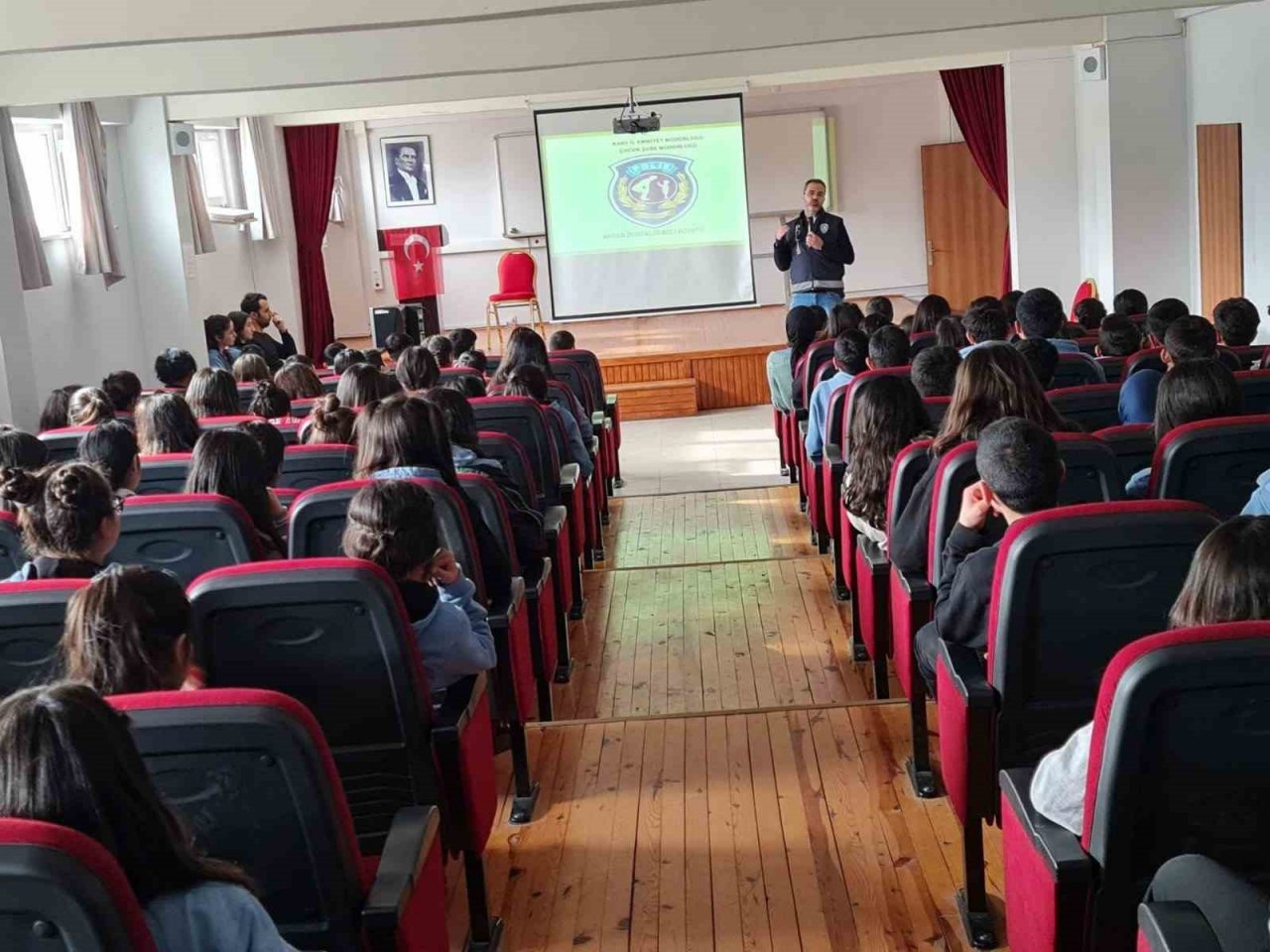 Kars’ta öğrencilere akran zorbalığı anlatıldı