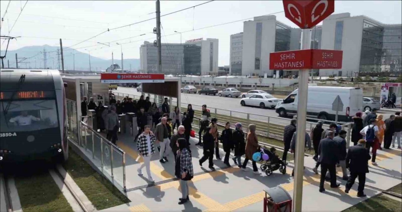 Başkan Büyükkılıç: “Yeni tramvay hattı ile yolcu kapasitesi 259 bin 600’e çıktı”
