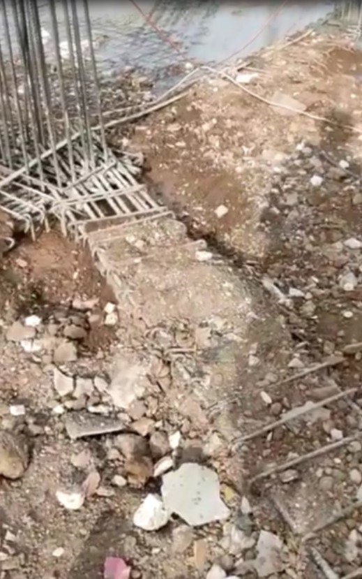 Bu kadarına da pes, binanın kirişlerini toprakla doldurdular