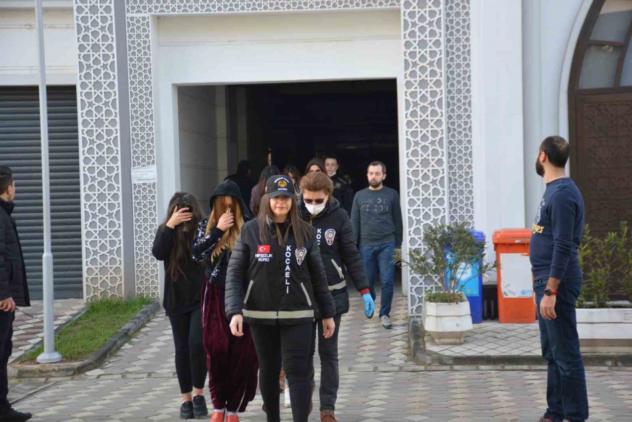 ’Altın Kızlar’ baltayı taşa vurdu: 8 milyonluk vurgununun şüphelileri adliyede