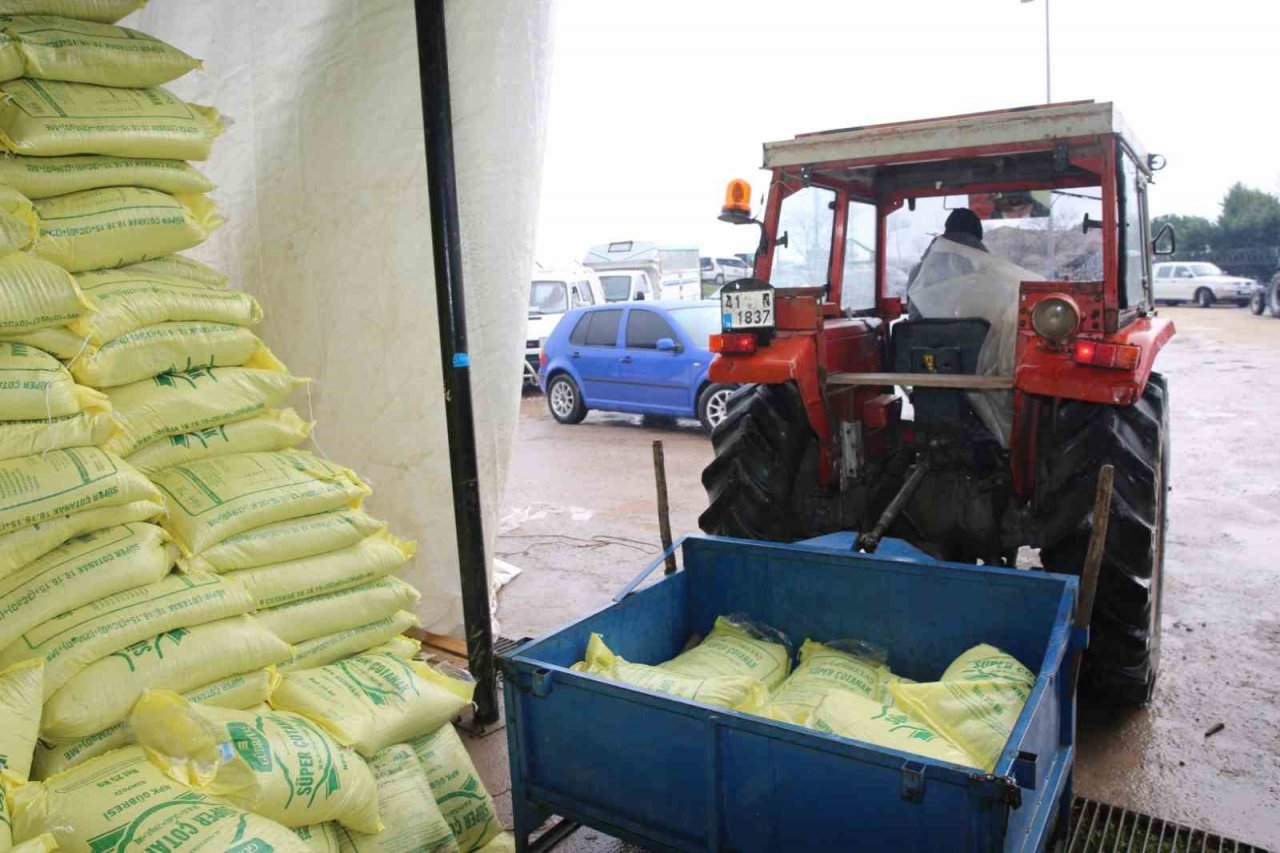 7 bin çiftçiye 25 milyon TL değerinde 2 bin ton gübre