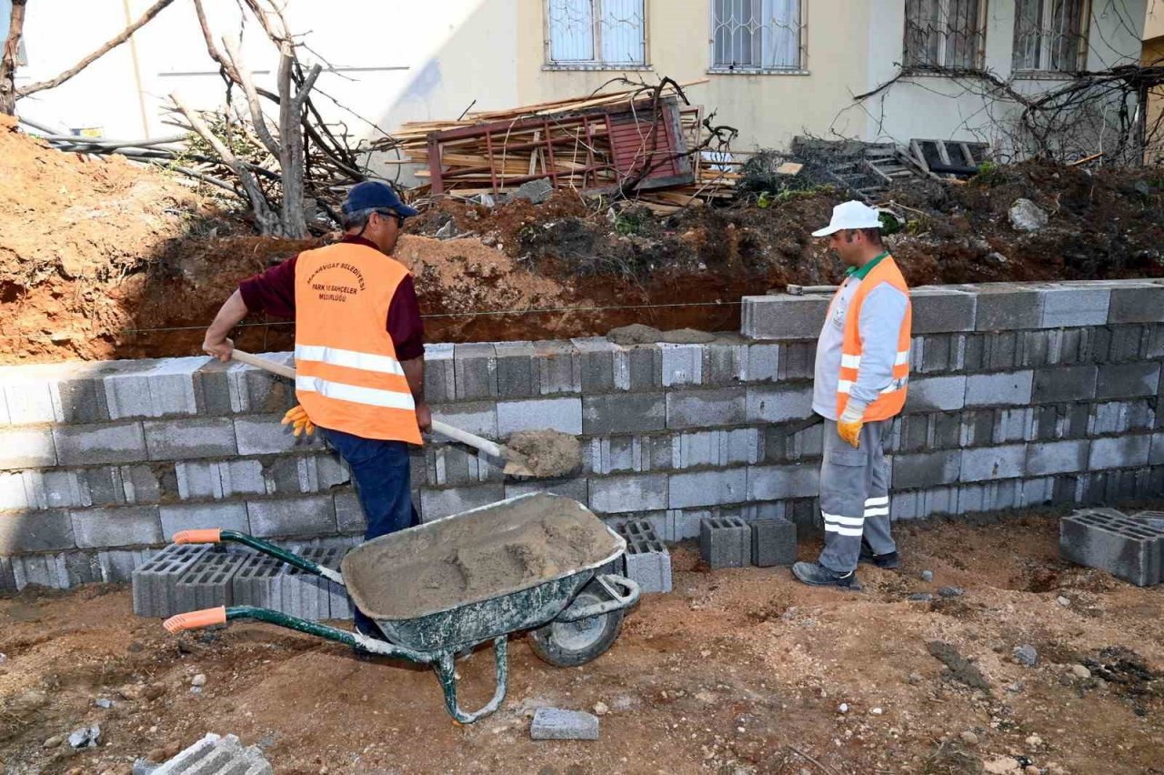 Manavgat Belediyesi’nden Emek Mahallesi’ne modern park