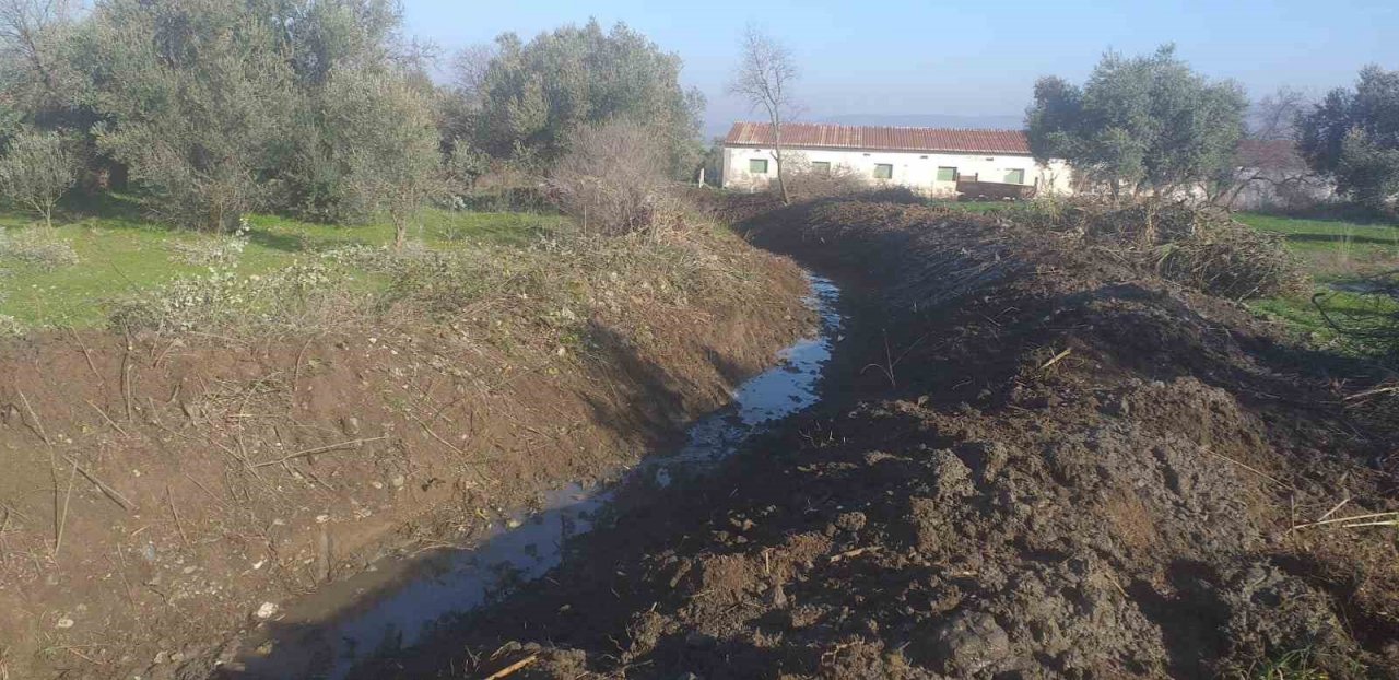 Dereler taşkınlara karşı temizleniyor