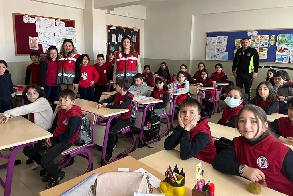 Öğrencilere suçtan korunma yöntemleri anlatılıyor