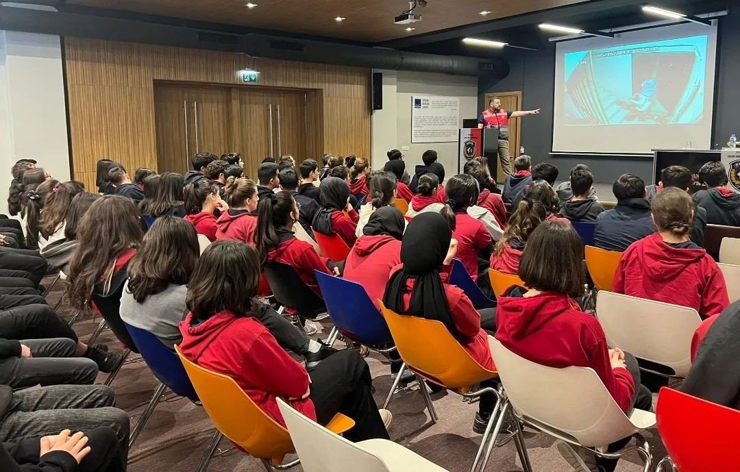 Öğrencilere suçtan korunma yöntemleri anlatılıyor