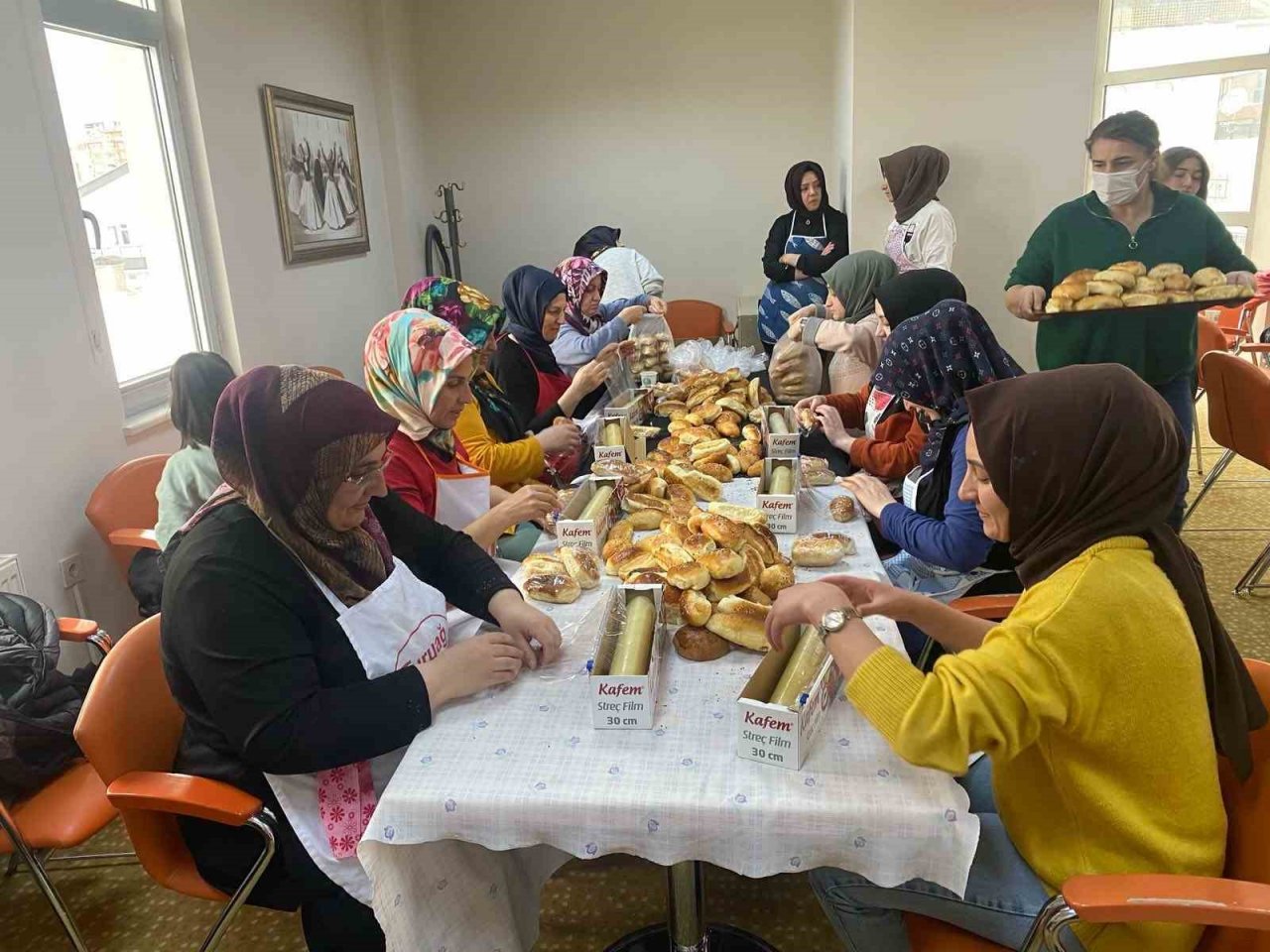 Pursaklar’ın hanımları depremzedeler için harıl harıl çalışıyor