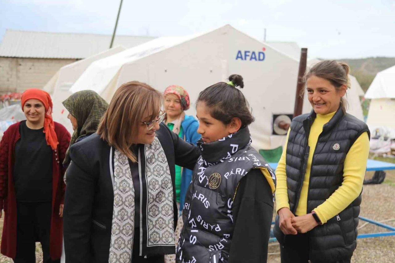 Şahin, Nurdağı kırsalındaki depremzedelerle bir araya geldi