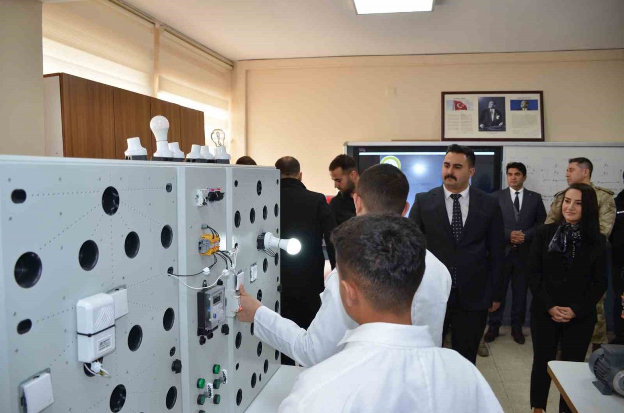 Beytüşşebap’ta geleceğin elektrik ve elektronikçileri bu okuldan