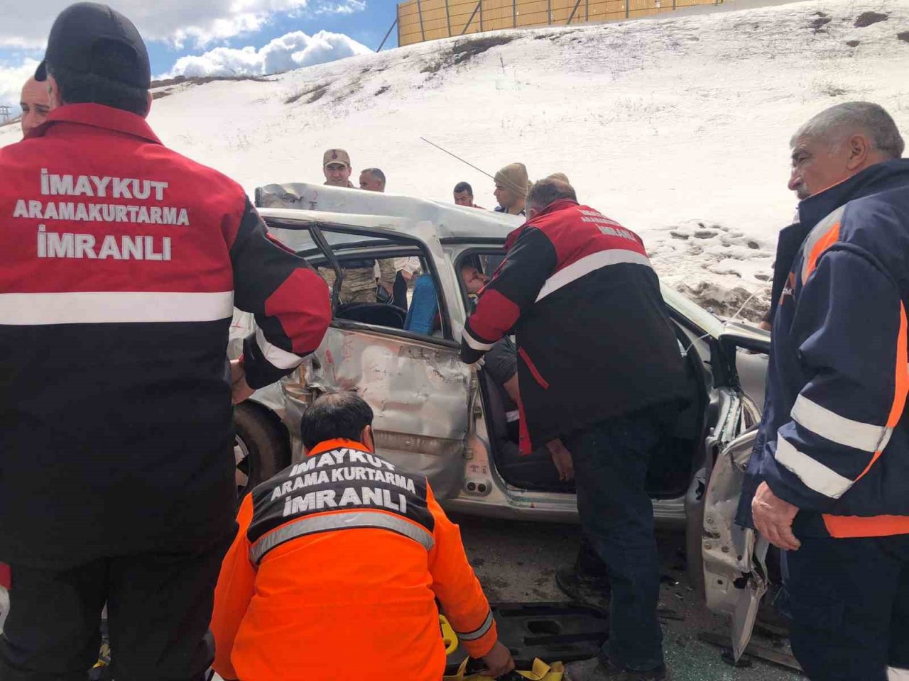 Depremzede aile kaza geçirdi; 1 ölü 5 yaralı