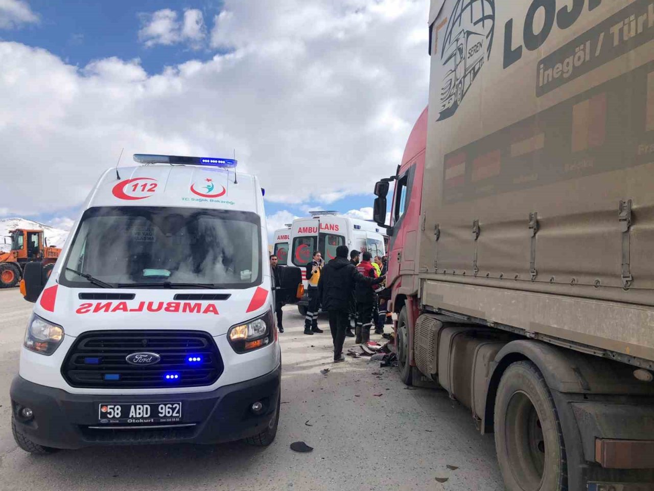 Depremzede aile kaza geçirdi; 1 ölü 5 yaralı