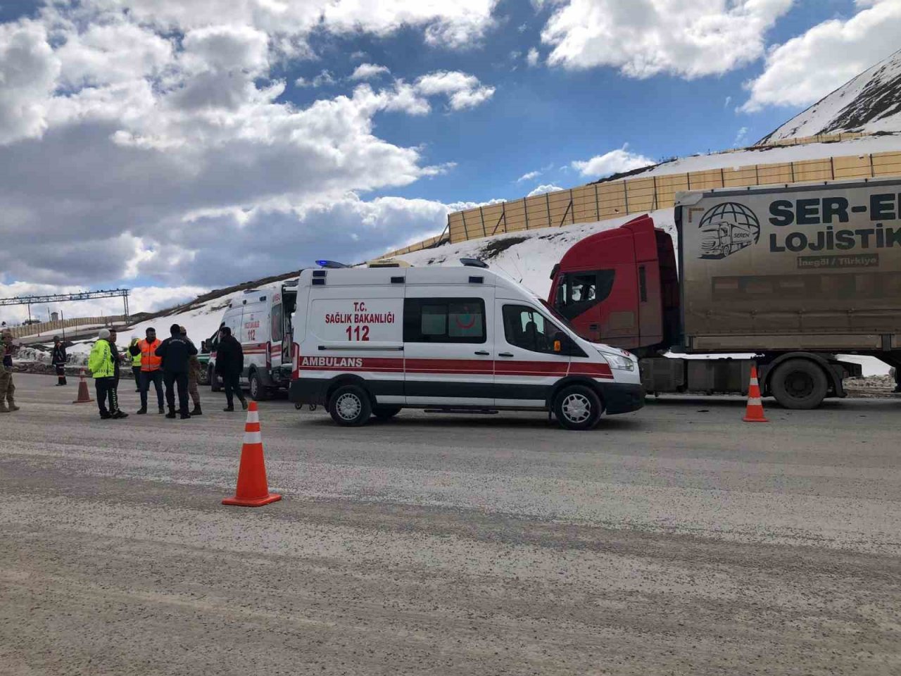 Depremzede aile kaza geçirdi; 1 ölü 5 yaralı