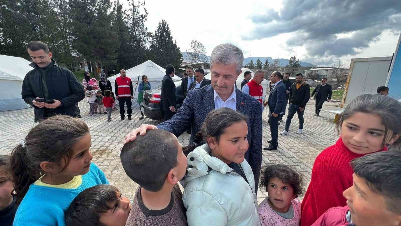 Tahmazoğlu depremzedelerin yanında