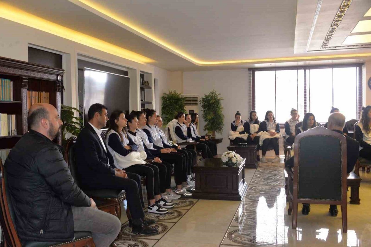 Başkan Bakkalcıoğlu “Bizim Kızlar”a başarılar diledi