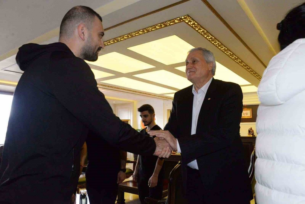 Başkan Bakkalcıoğlu “Bizim Kızlar”a başarılar diledi