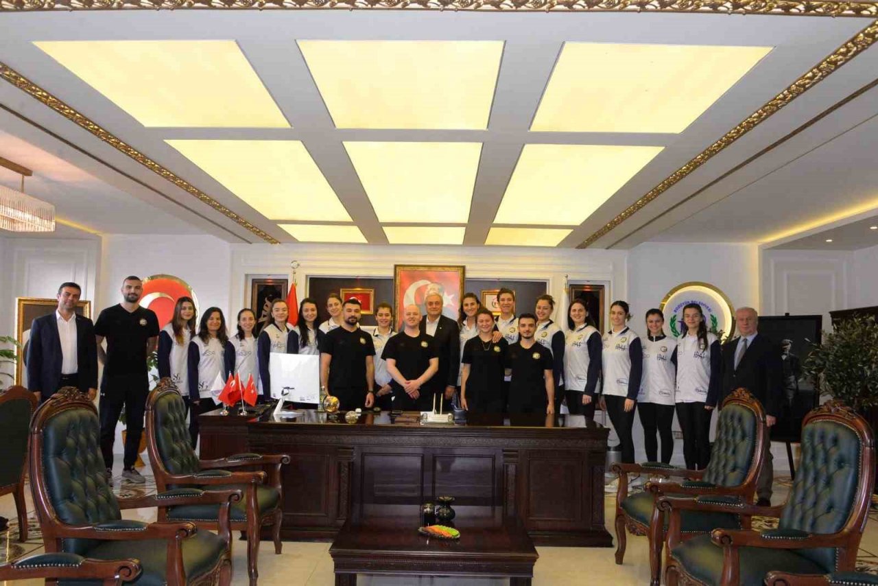 Başkan Bakkalcıoğlu “Bizim Kızlar”a başarılar diledi