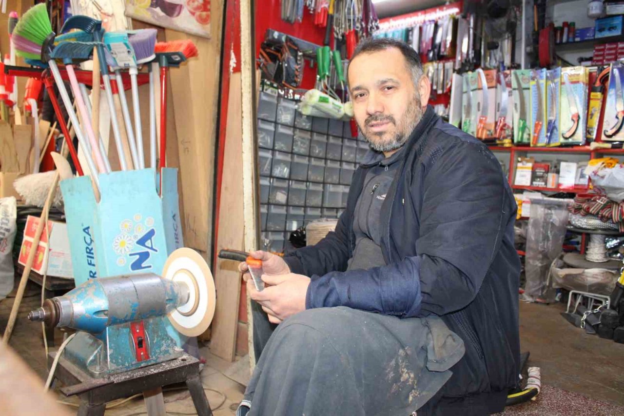 Zeytinde budama hazırlıkları başladı, testere bilemeye talep arttı