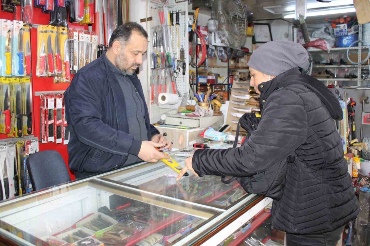 Zeytinde budama hazırlıkları başladı, testere bilemeye talep arttı