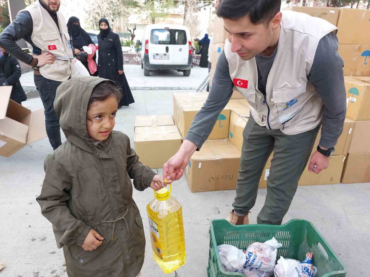 Yedi Başak’ta yardım seferberliği sürüyor