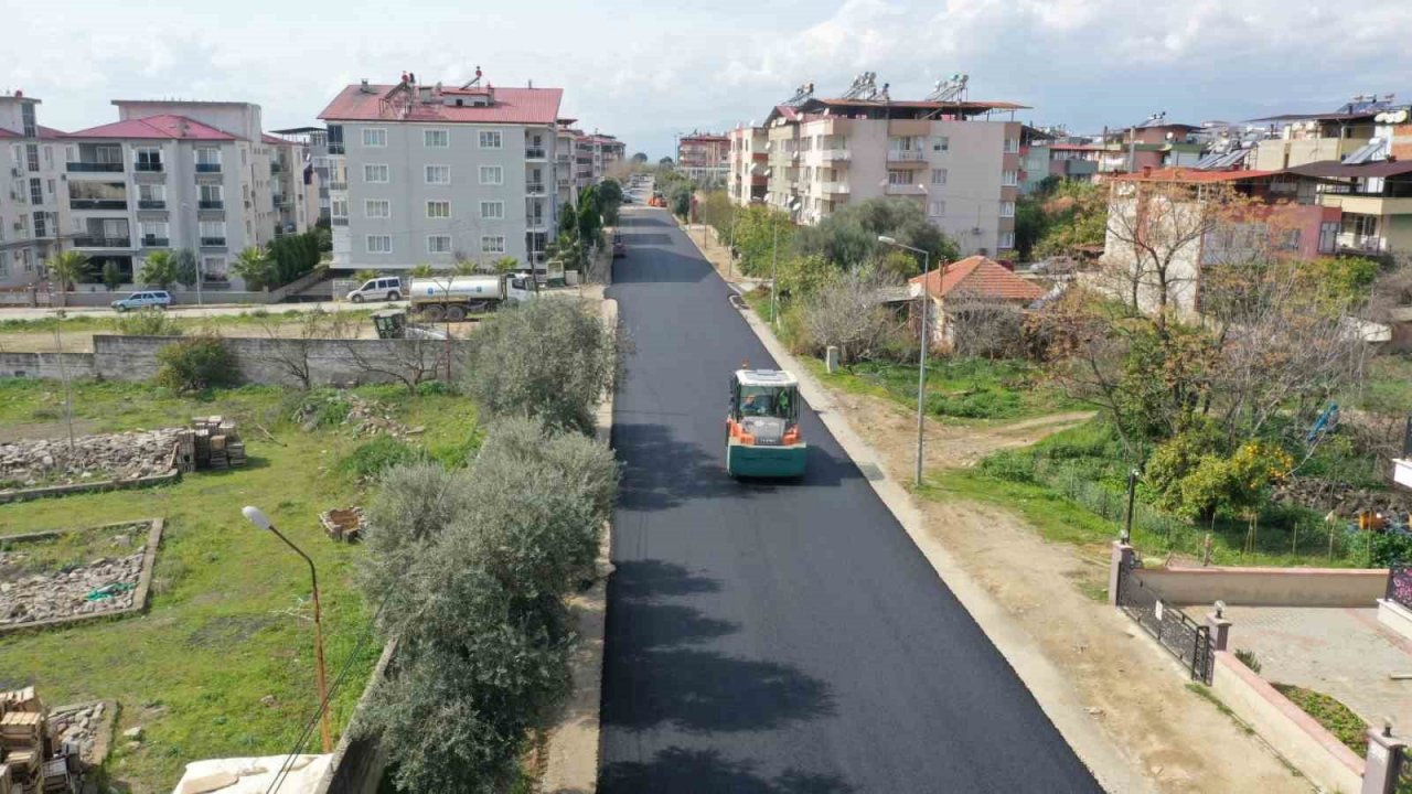 Aydın Büyükşehir Kuyucak’ta yol yapım çalışmalarını sürdürüyor