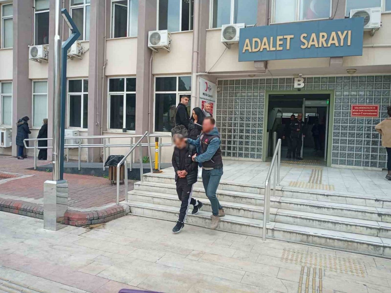 Aydın’da 3 uyuşturucu satıcısı yakalandı
