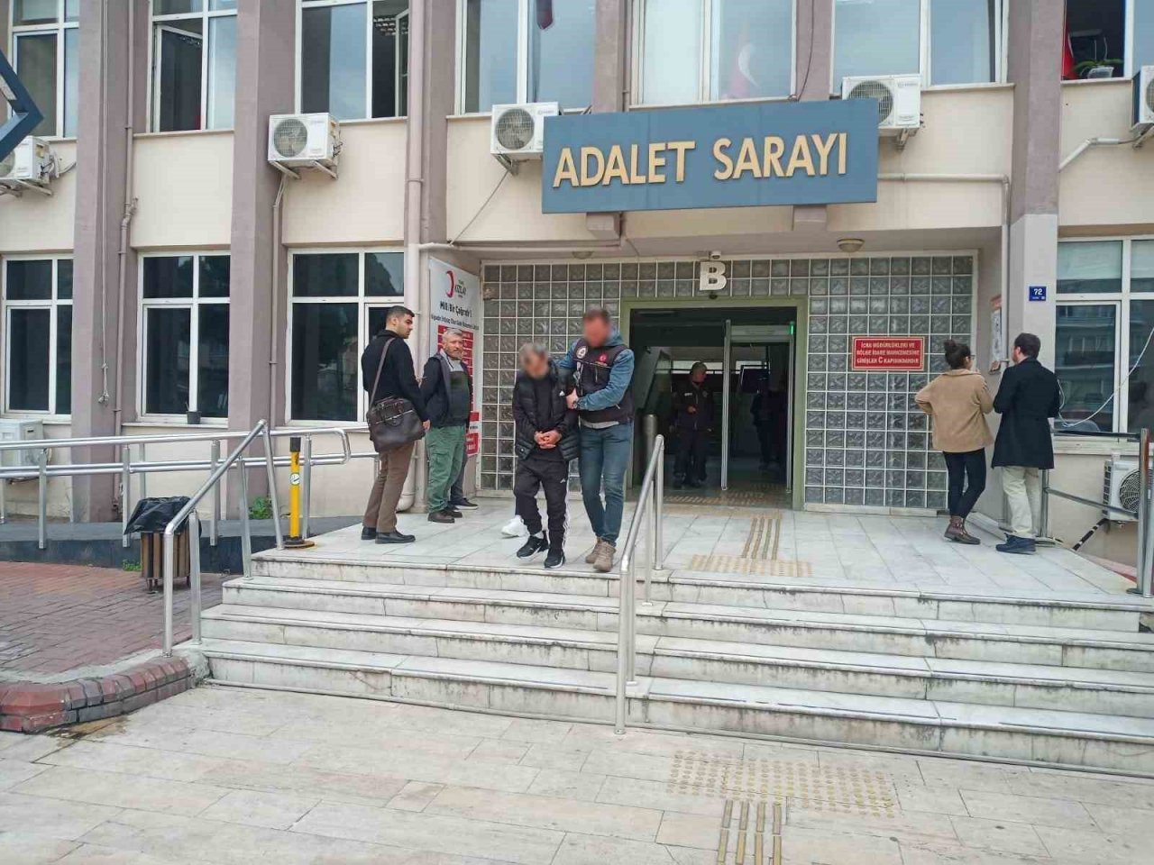 Aydın’da 3 uyuşturucu satıcısı yakalandı