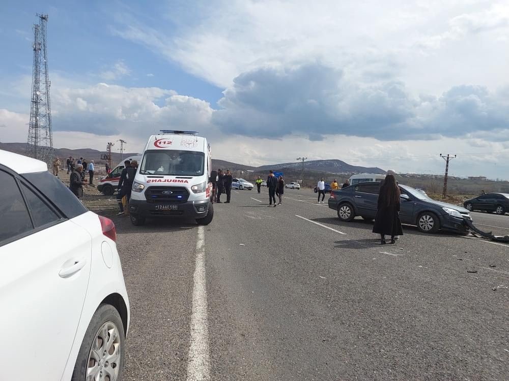 Bingöl’de trafik kazası: 5 yaralı