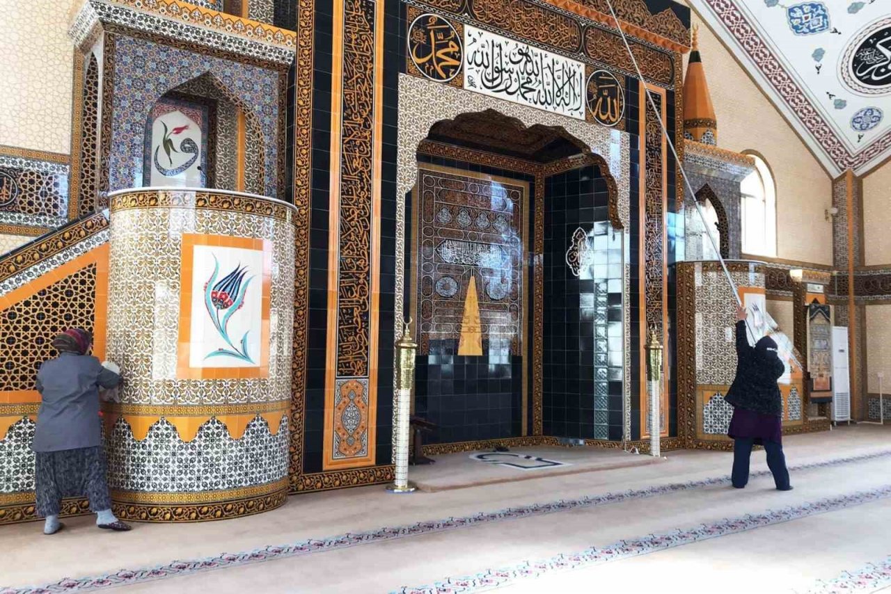 Bozüyük’te camilerde Ramazan temizliği