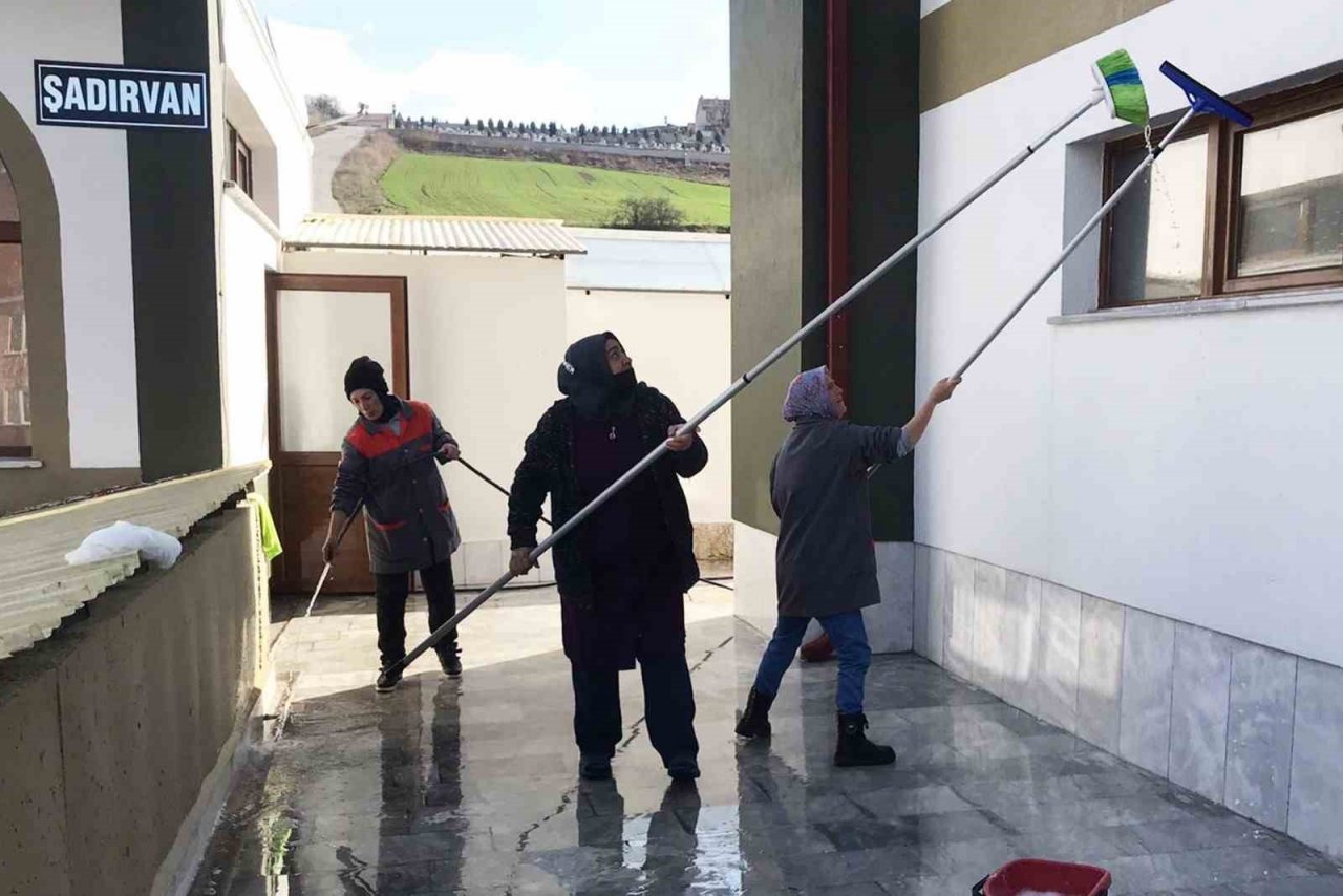 Bozüyük’te camilerde Ramazan temizliği