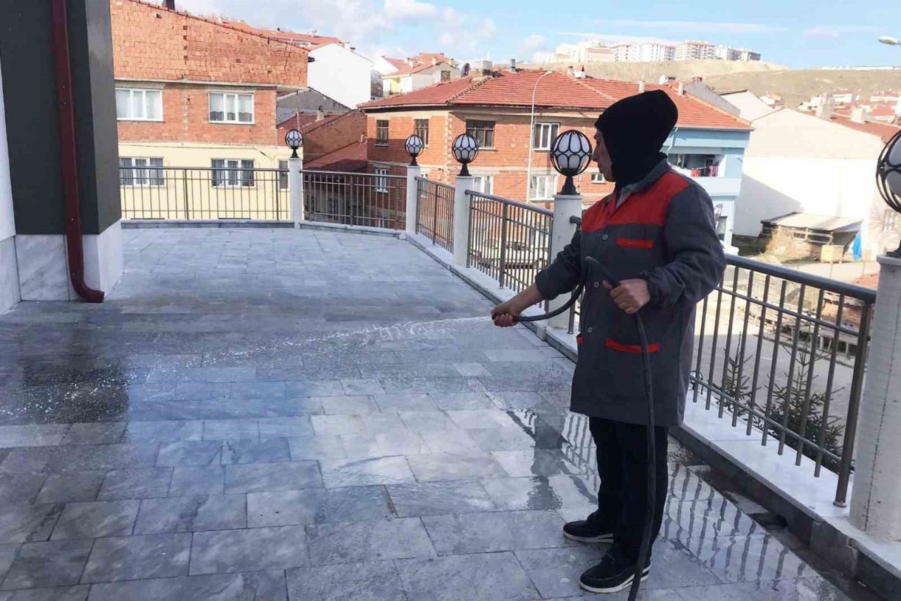 Bozüyük’te camilerde Ramazan temizliği