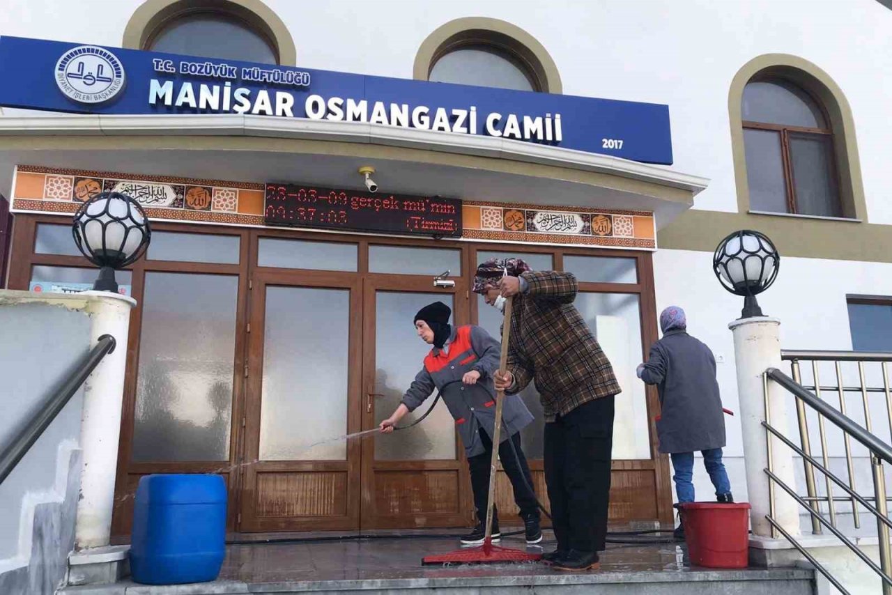 Bozüyük’te camilerde Ramazan temizliği