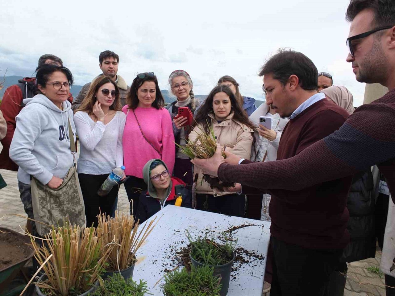 Balıkesir’de Tıbbi ve Aromatik Bitki Kursuna kadın ilgisi