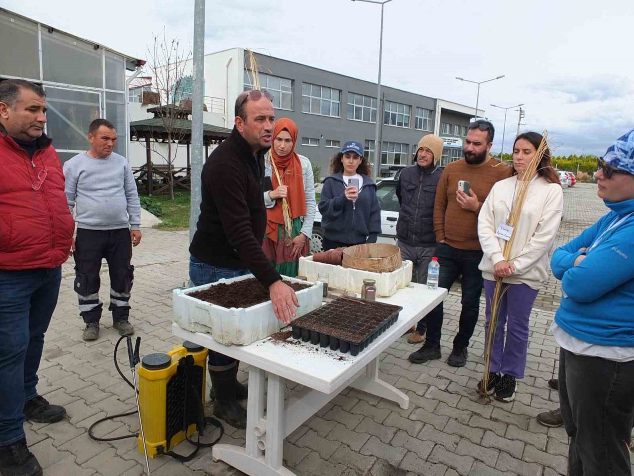 Balıkesir’de Tıbbi ve Aromatik Bitki Kursuna kadın ilgisi