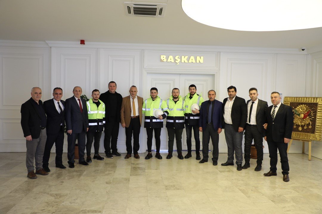 İlkadım hasar tespit çalışmaları için teknik ekibi deprem bölgesine gönderdi