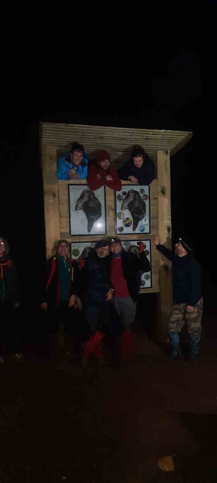 Doğa tutkunlarından 6 kilometrelik gece yürüyüşü