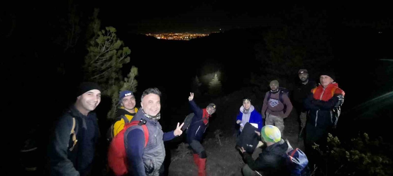 Doğa tutkunlarından 6 kilometrelik gece yürüyüşü