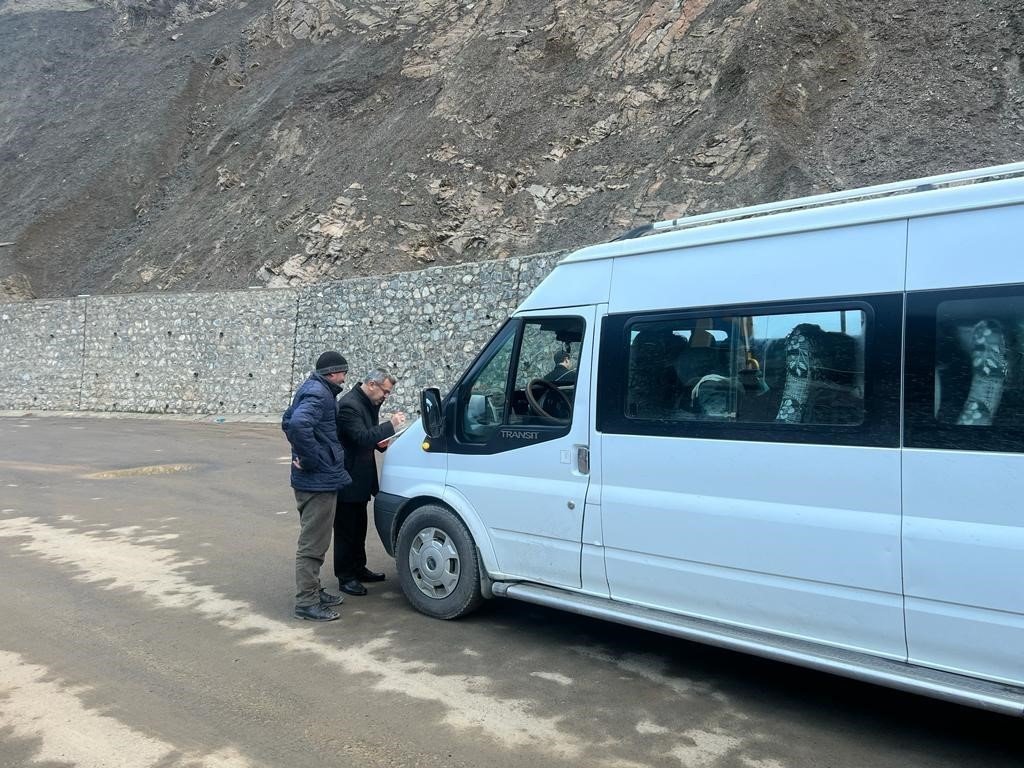 Hakkari’de öğrenci servisleri ve yemek firmaları denetlendi