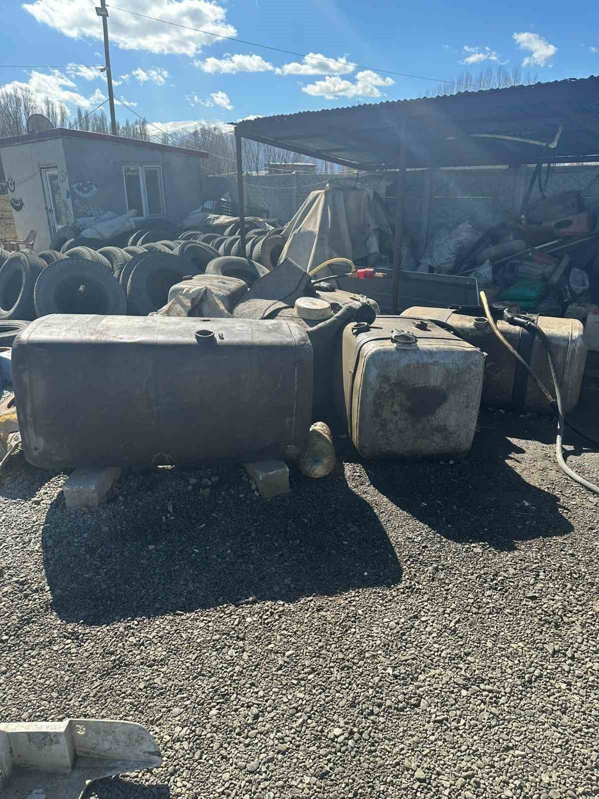 Iğdır’da 6 ton gümrük kaçağı akaryakıt ele geçirildi