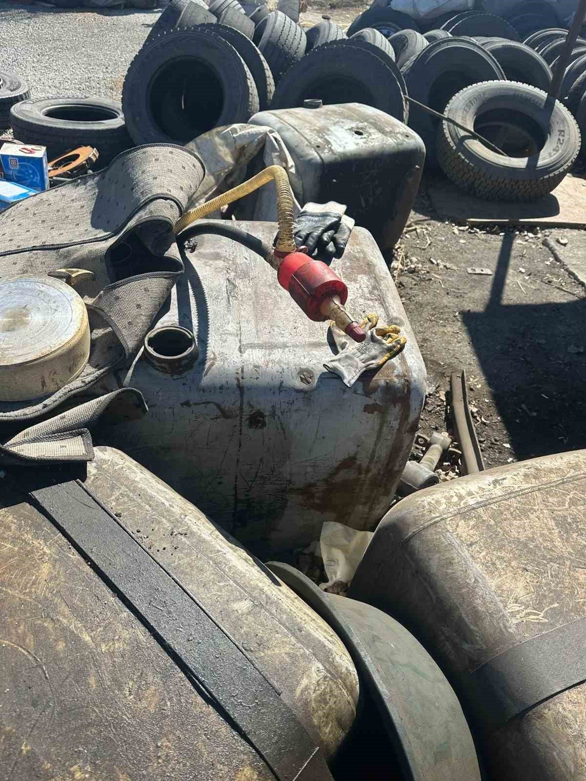 Iğdır’da 6 ton gümrük kaçağı akaryakıt ele geçirildi