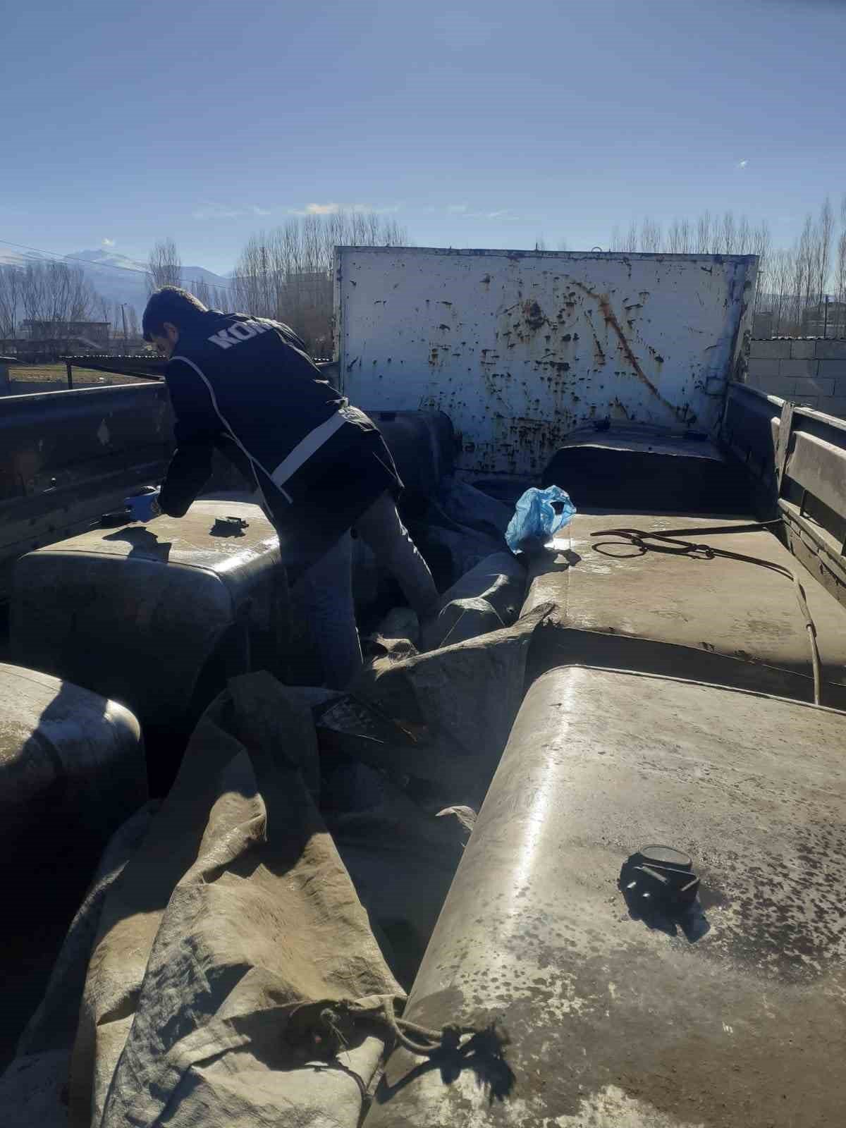 Iğdır’da 6 ton gümrük kaçağı akaryakıt ele geçirildi