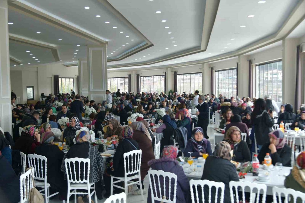 Başkan Oğuz kültür turu düzenledi