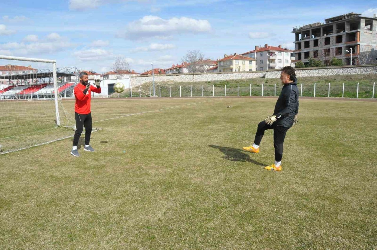 Depremzede kaleciye eski takımı sahip çıktı