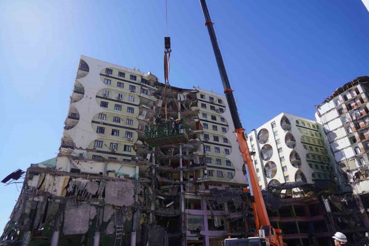 Galeria İş Merkezinin altındaki spor salonunda üyelik kaydı bulunan tanık, yüzme havuzunu anlattı