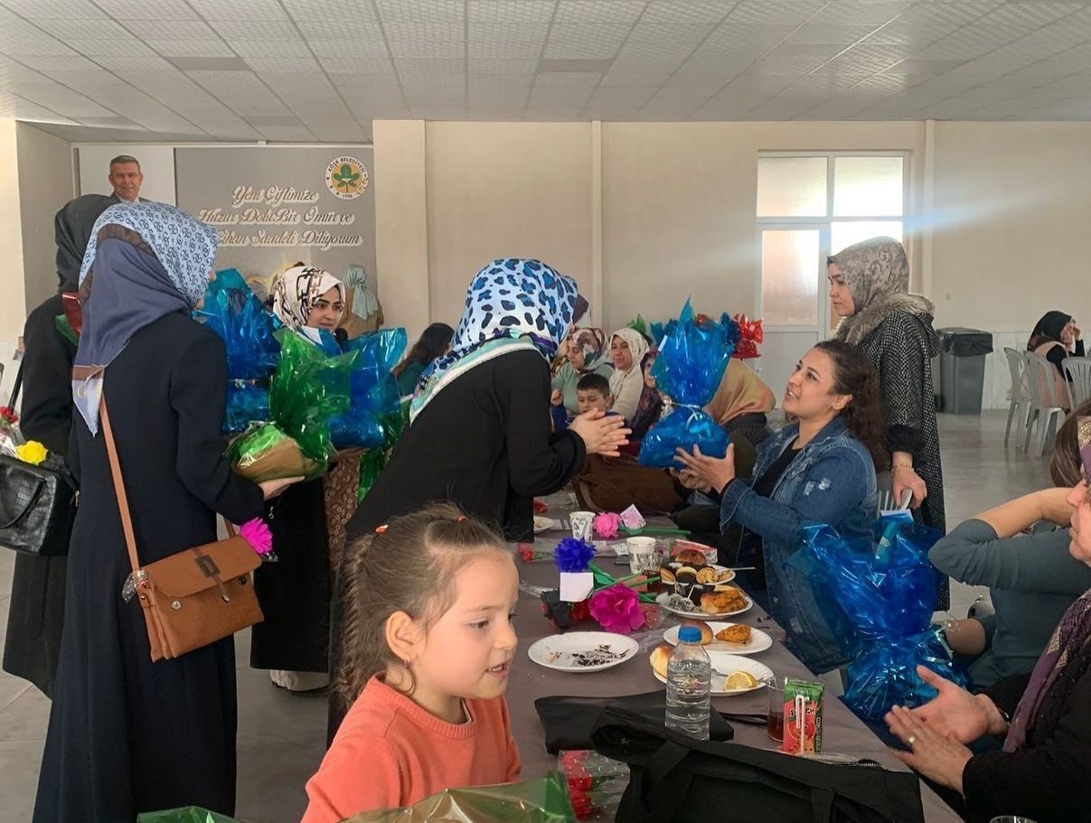 Aydın’da depremzede kadınlara moral etkinliği düzenlendi